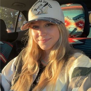 Meet your Posher, Angelique